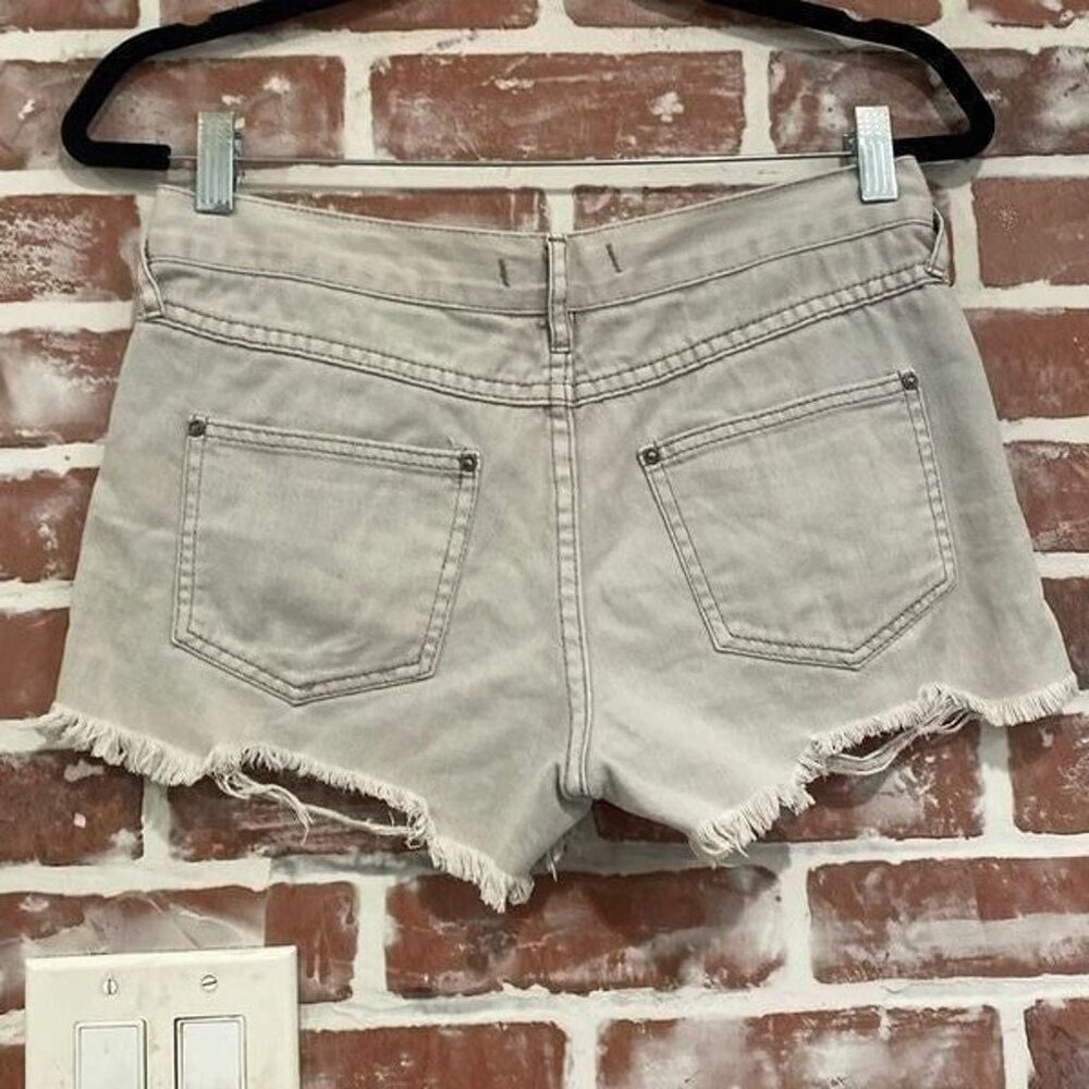 Free People Light Gray Frayed Hem Denim Cotton Shorts EUC Womens Sz 0 25 Waist - Picture 2 of 6